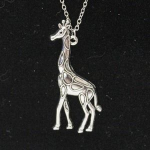 New Fashion Silver Tone Giraffe Pendant Necklace N102